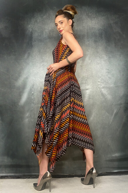 ASİMETRİK KESİM KREP KAHVE DESENLİ ELBİSE