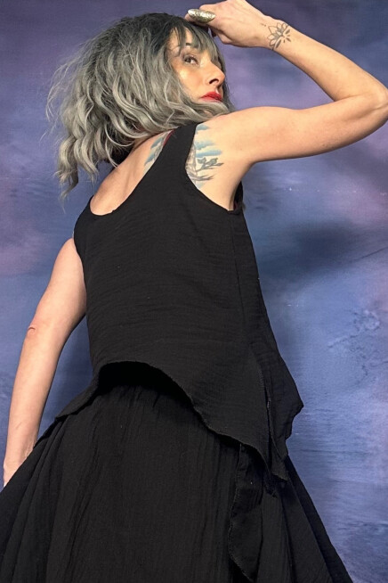 BAMBU ASKILI ASİMETRİK SİYAH BLUZ