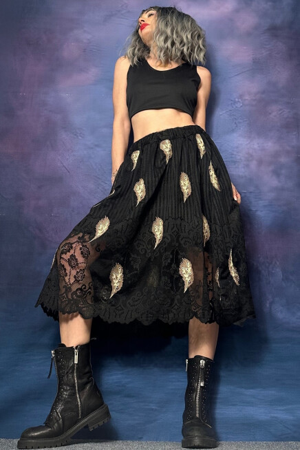 BEJ TÜY İŞLEMELİ SİYAH DANTEL ETEK