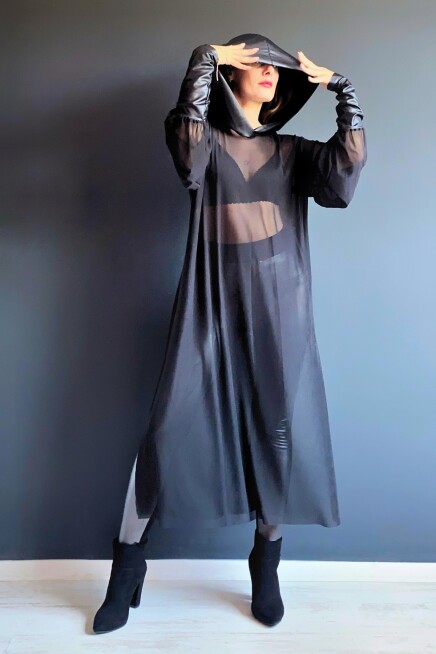 DERİ KAPŞONLU VE MANŞETLİ MAXİ YIRTMAÇLI TUNİK 