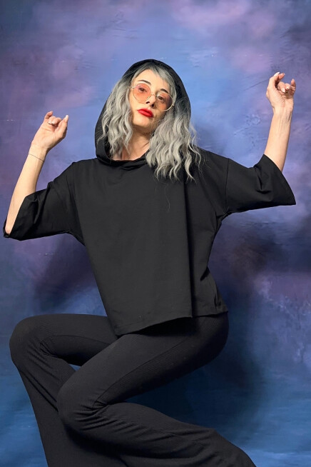 KAPŞONLU DÜŞÜK OMUZ BOL KESİM T-SHİRT