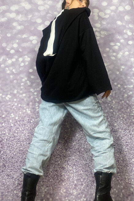 KAPŞONU BEYAZ ŞERİTLİ OVERSİZE SWEATSHİRT