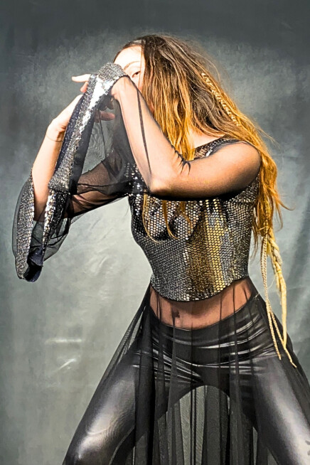 Parlak Gümüş Asimetrik Tüllü Maxi Tunik