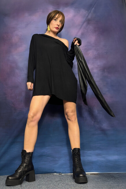 OMUZ DETAY TRİKO ELBİSE 