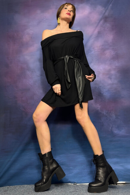 OMUZ DETAY TRİKO ELBİSE 