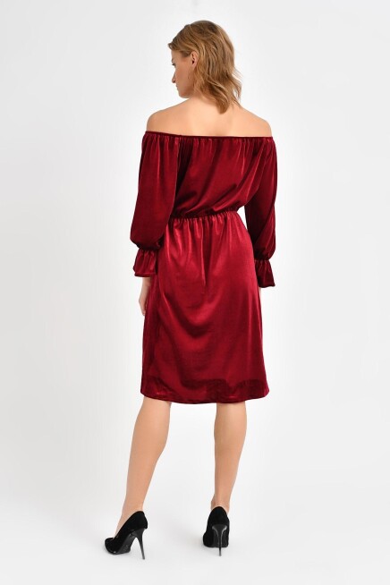 OMUZ DETAYLI KADİFE ELBİSE 