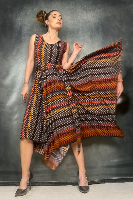 ASİMETRİK KESİM KREP KAHVE DESENLİ ELBİSE