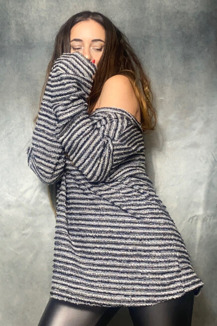 GENİŞ KESİM DÜŞÜK OMUZ DEKOLTELİ BUKLET TUNİK