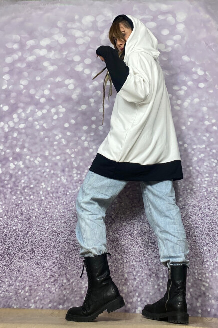 KAPŞONLU SİYAH BEYAZ SWEATSHİRT