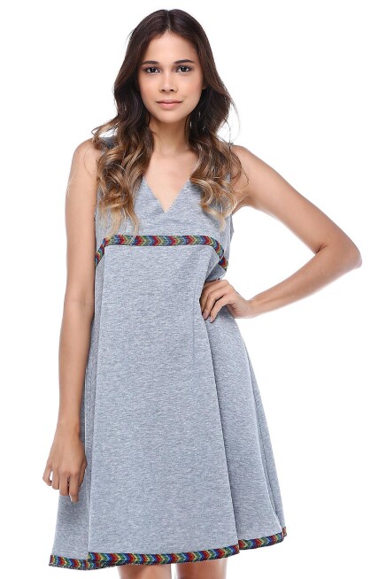 ROBA VE ETEK UCU BİYELİ ELBİSE  