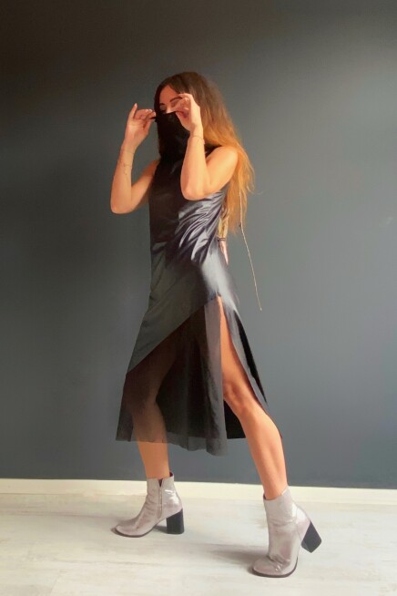 TÜL DETAYLI YIRTMAÇLI DERİ TUNİK ELBİSE 