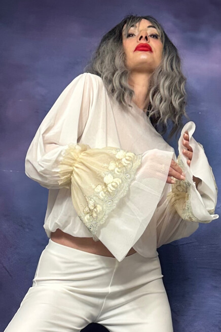 KOLU DANTEL DETAYLI EKRU TÜL BLUZ